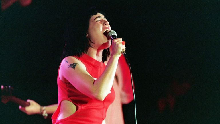 “Girls to the front!”