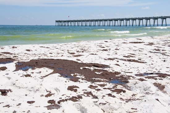 Deepwater Horizon oil spill: Pensacola Beach